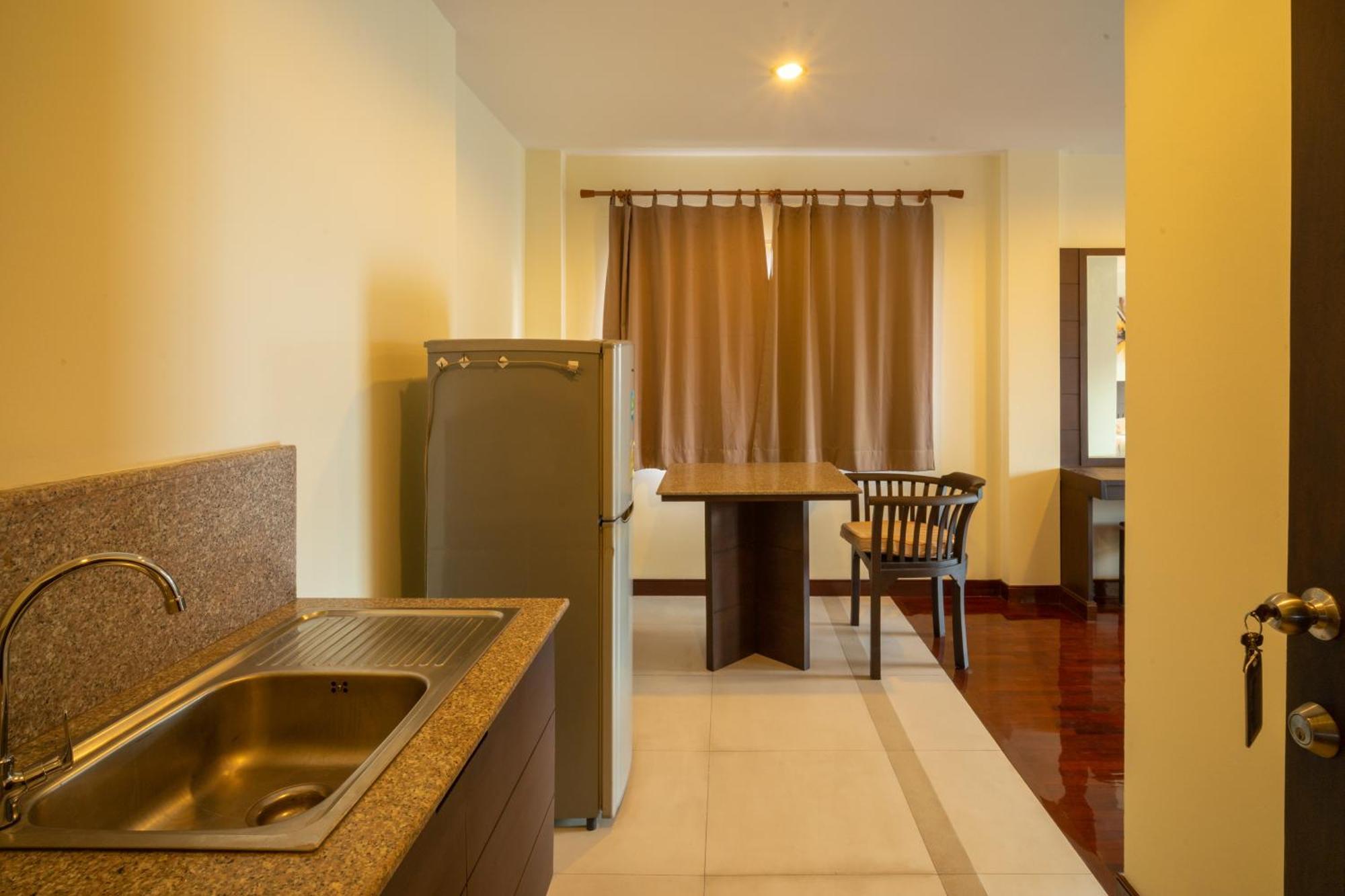 Hotel Baan Chuan Chom Pattaya Esterno foto